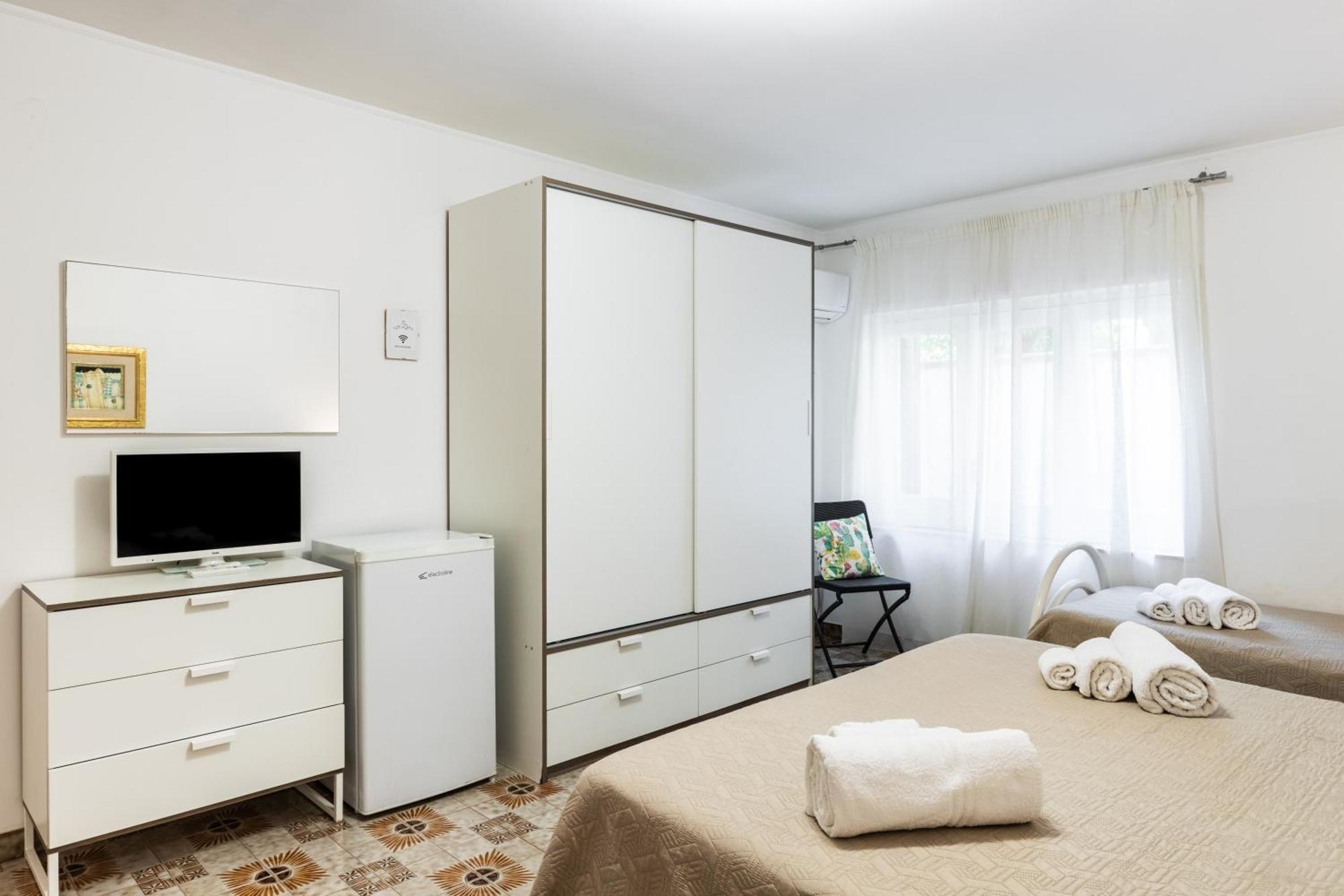 Le Torrette Rooms And Apartments Avola Kültér fotó
