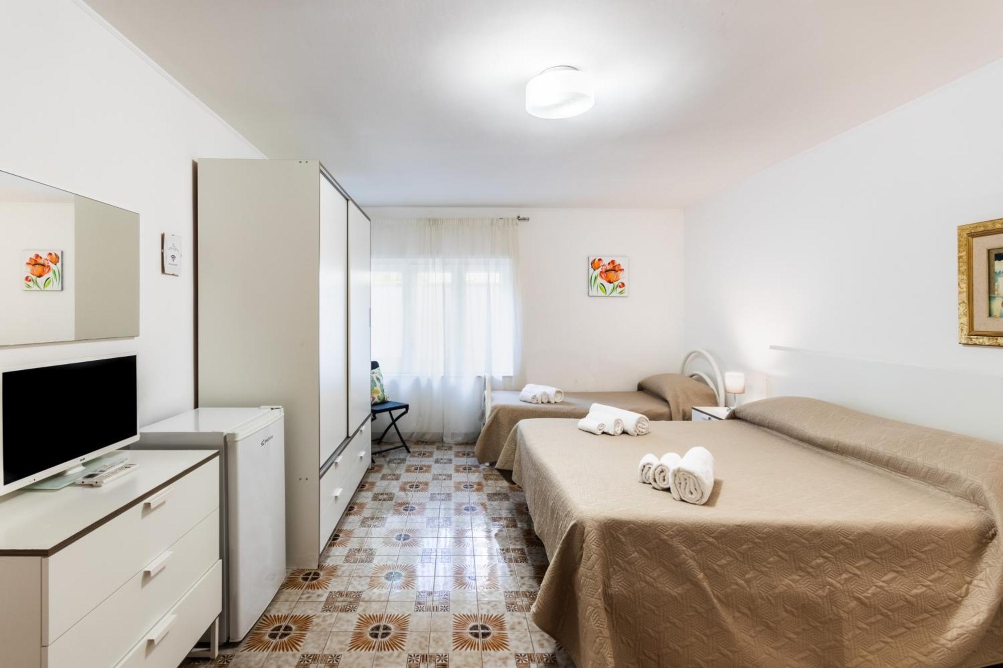 Le Torrette Rooms And Apartments Avola Kültér fotó