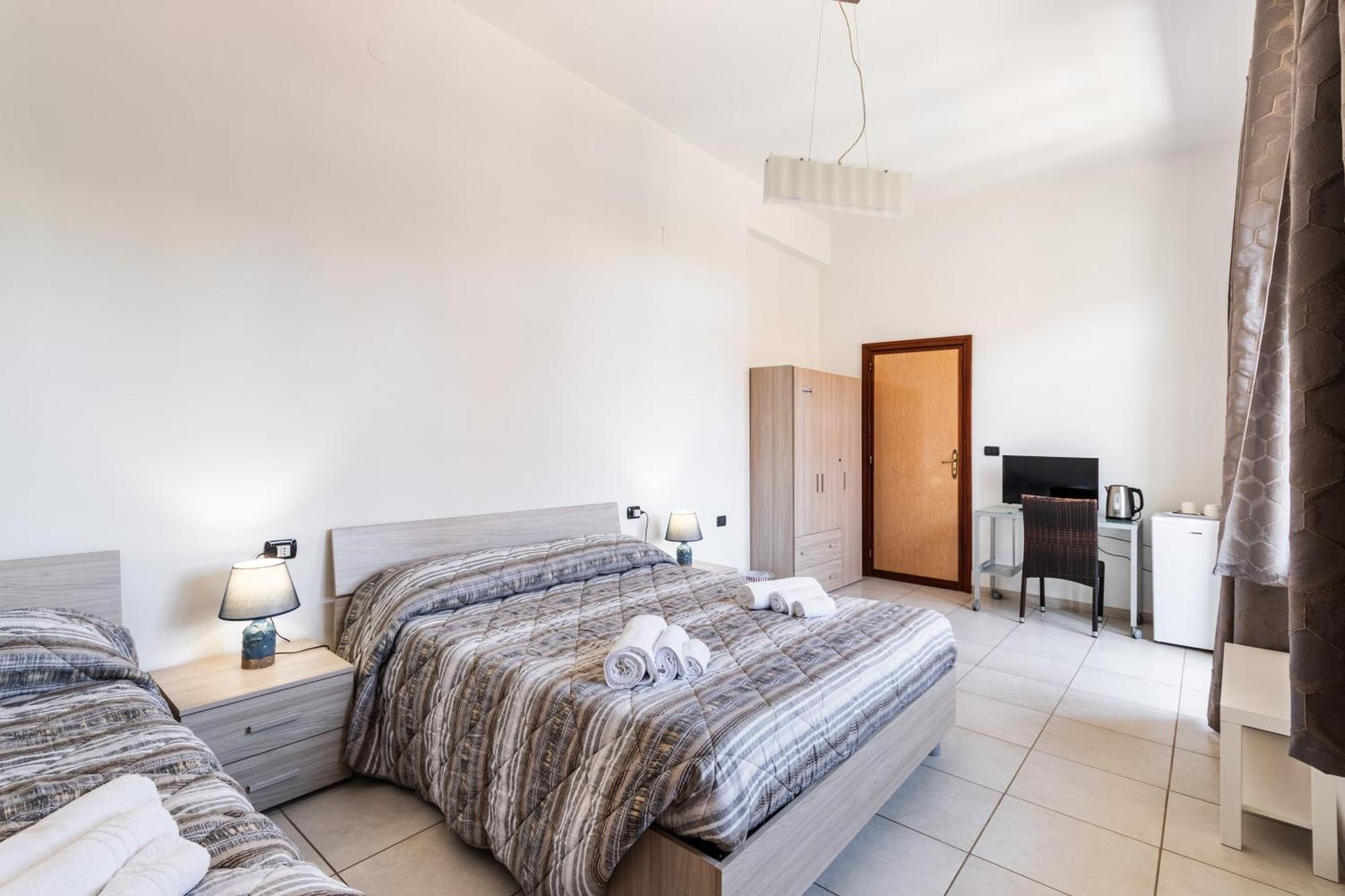 Le Torrette Rooms And Apartments Avola Kültér fotó