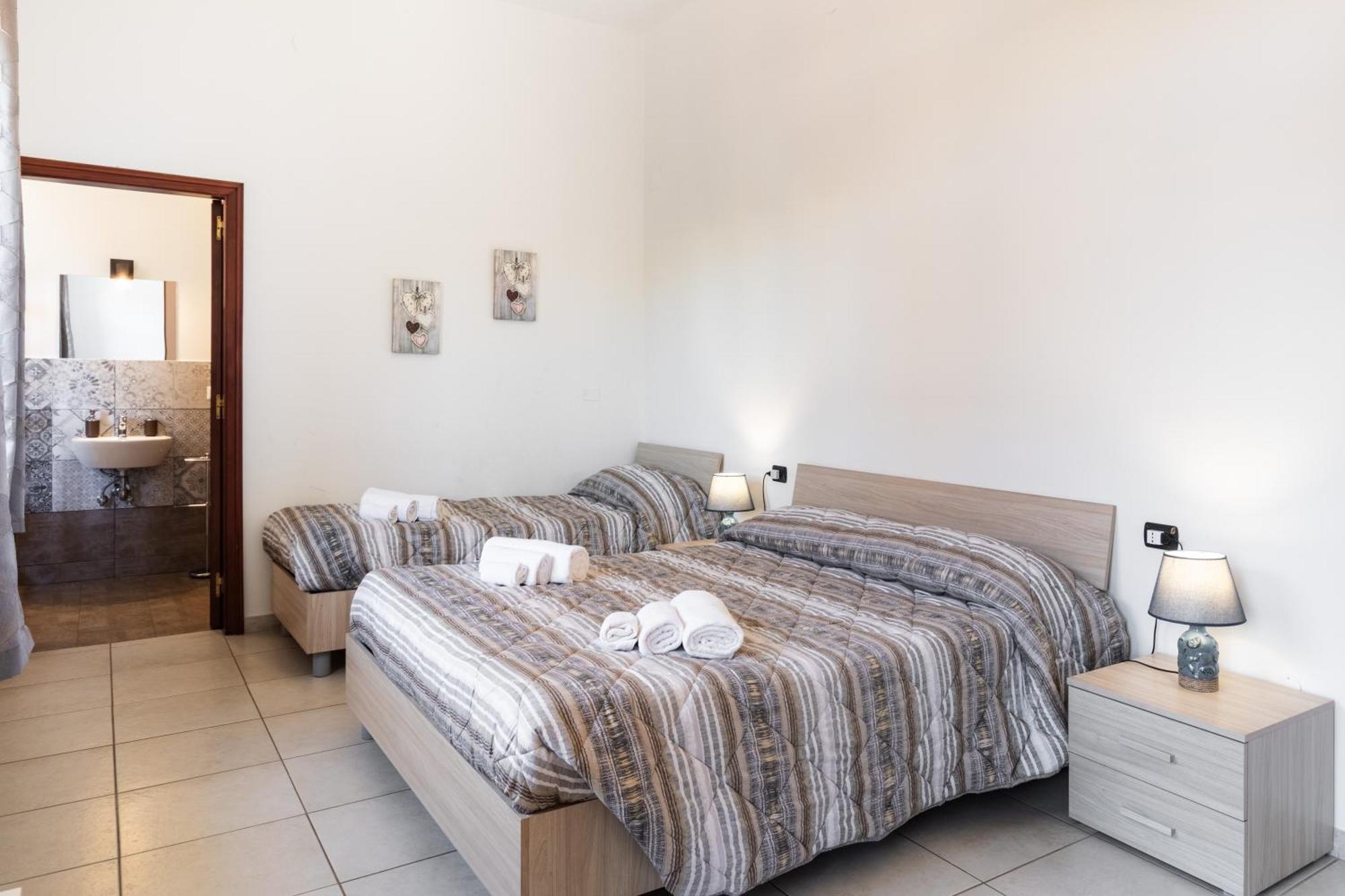 Le Torrette Rooms And Apartments Avola Kültér fotó