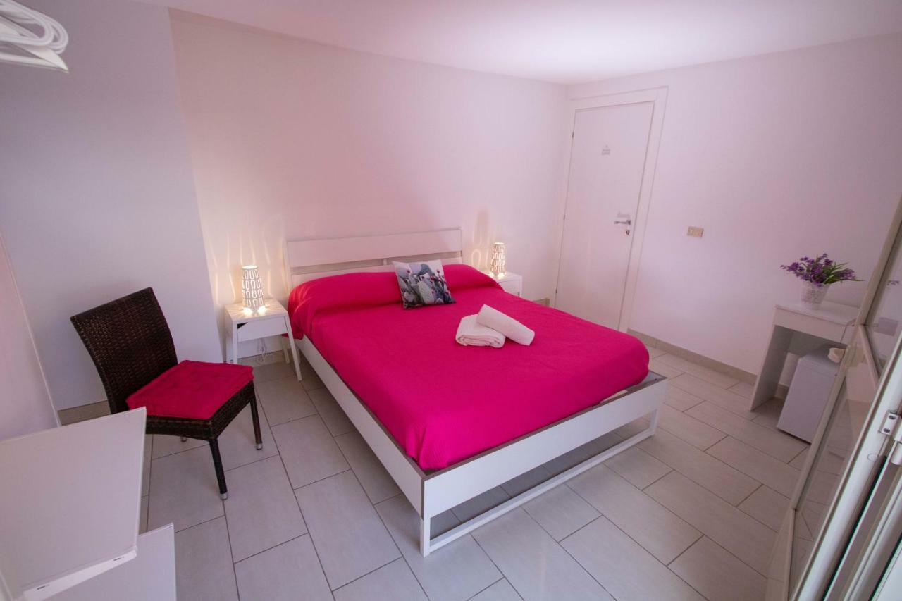 Le Torrette Rooms And Apartments Avola Kültér fotó